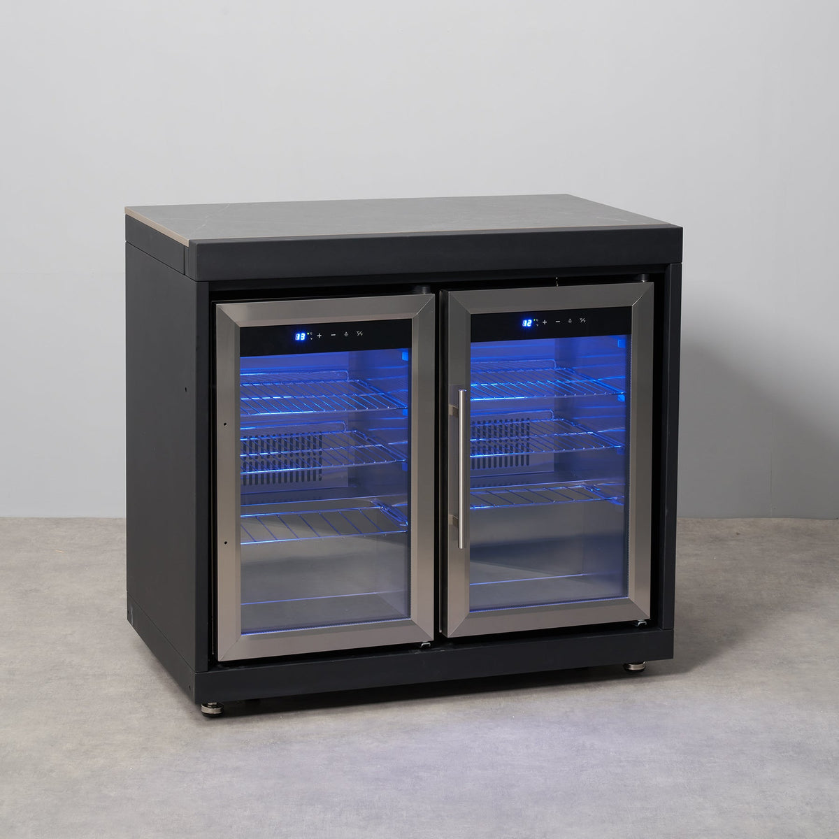 Fusion — Armário Preto de Frigorífico Duplo com Tampo em Pedra Sinterizada para Cozinha de Exterior
