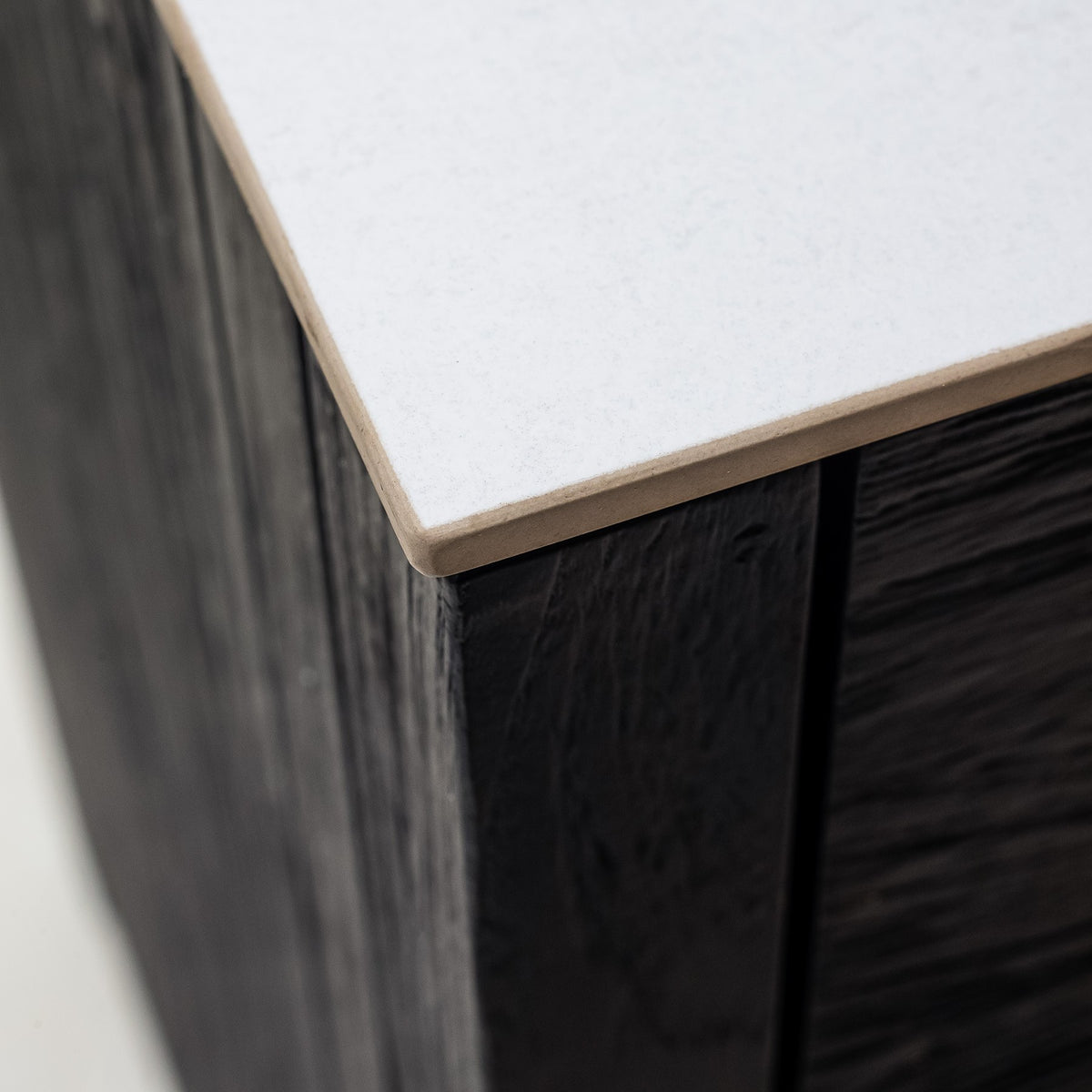 Teak Carbon Line — Armário para Grelhador de 4 Queimadores em Aço Inoxidável Preto com Tampo em Cerâmica